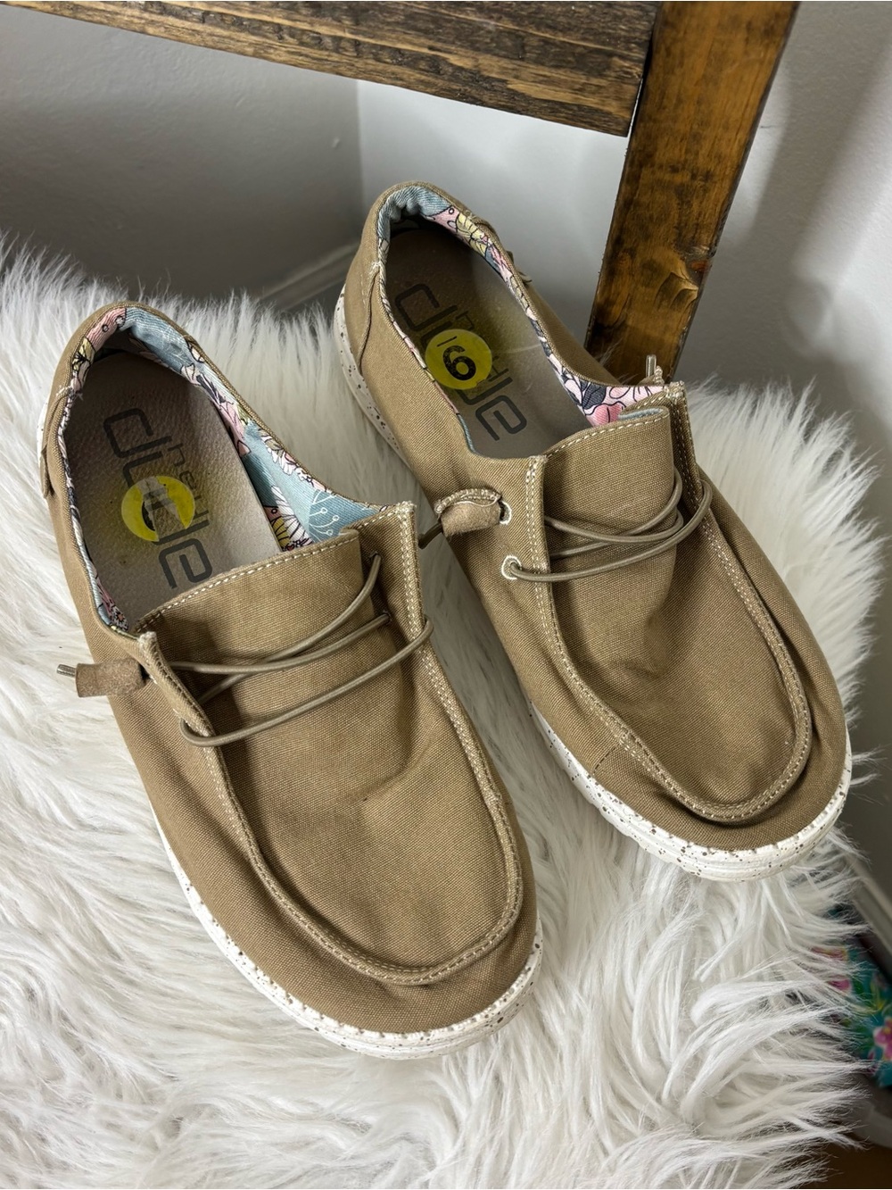 Hey Dude Wendy Tan Canvas Slip-On Sneakers with Floral Lining Size 9